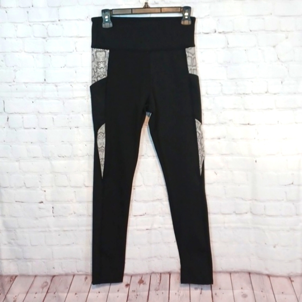 BSP‎ Woman's Yoga  Black & White Yoga Pants  L